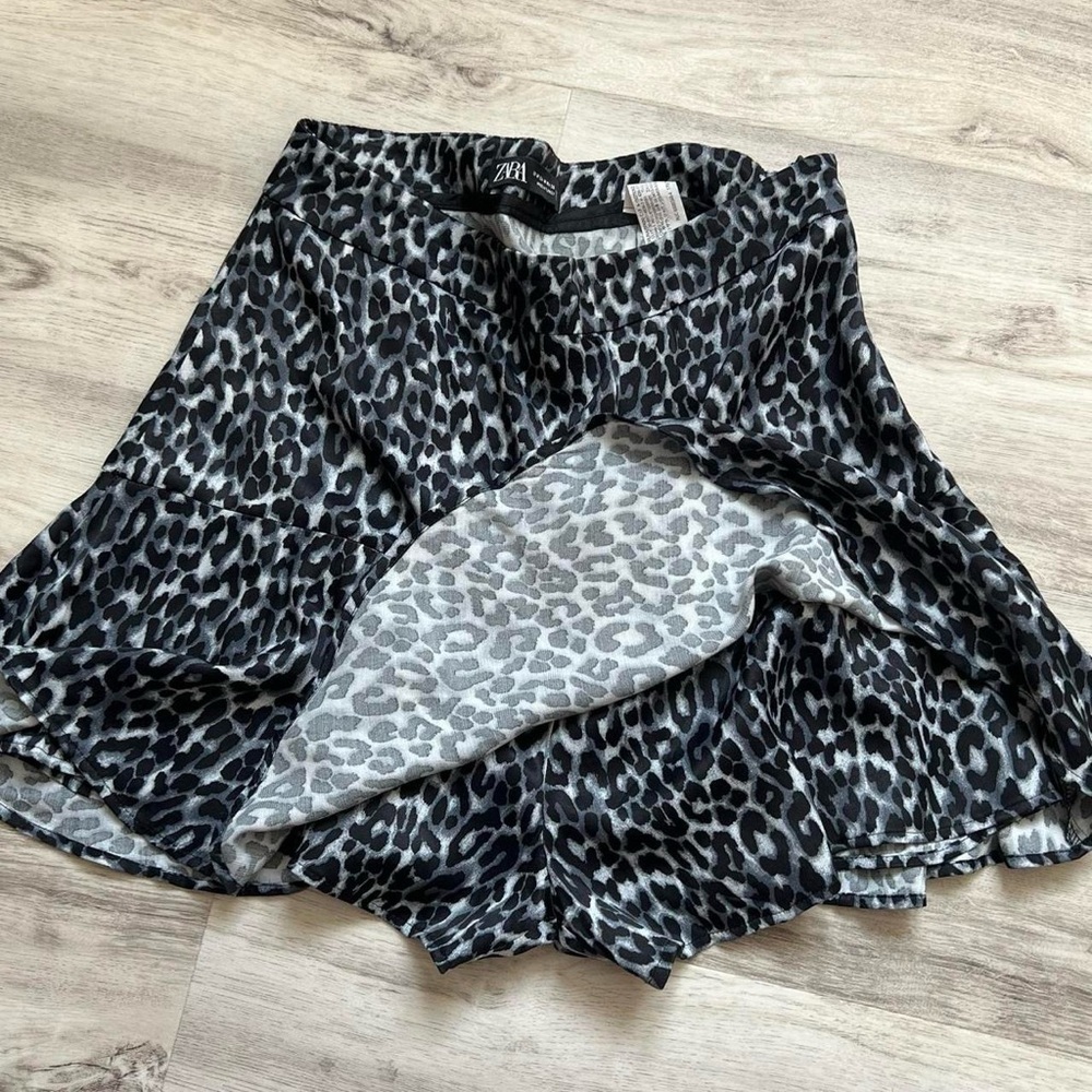 Zara Gray Leopard Print Skort - Picture 2 of 6